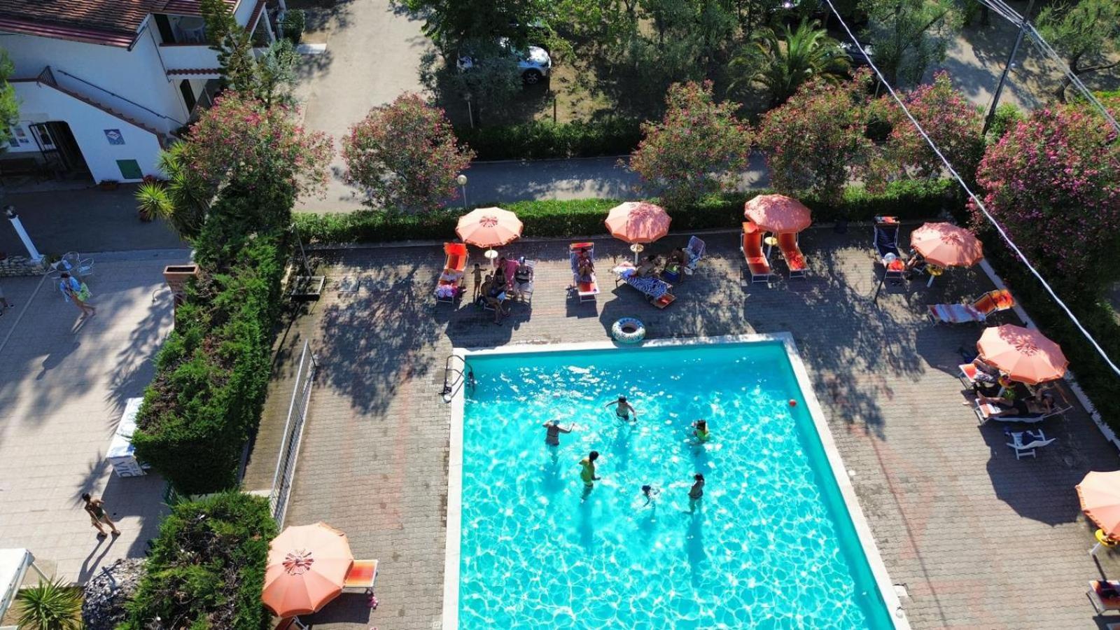 Viola Club Village & Camping Foce Varano Buitenkant foto