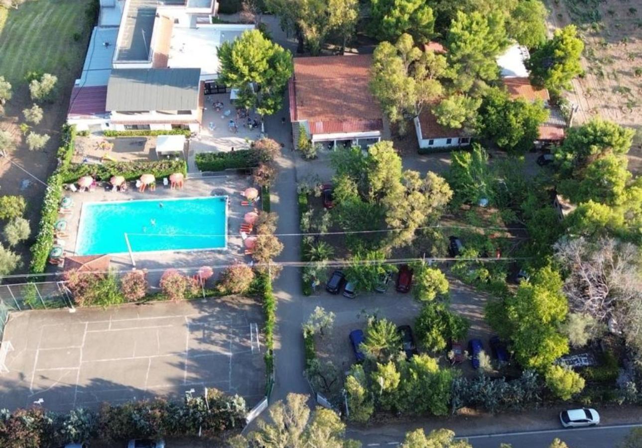 Viola Club Village & Camping Foce Varano Buitenkant foto